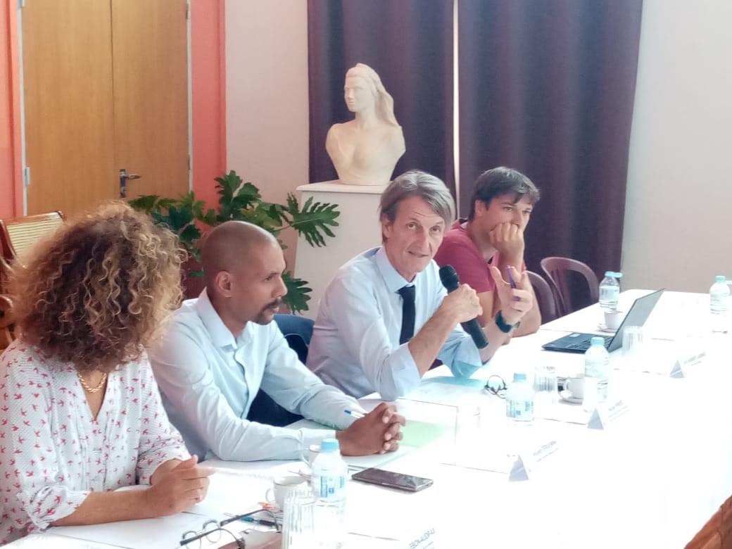 Déplacement à La Réunion, une réunion