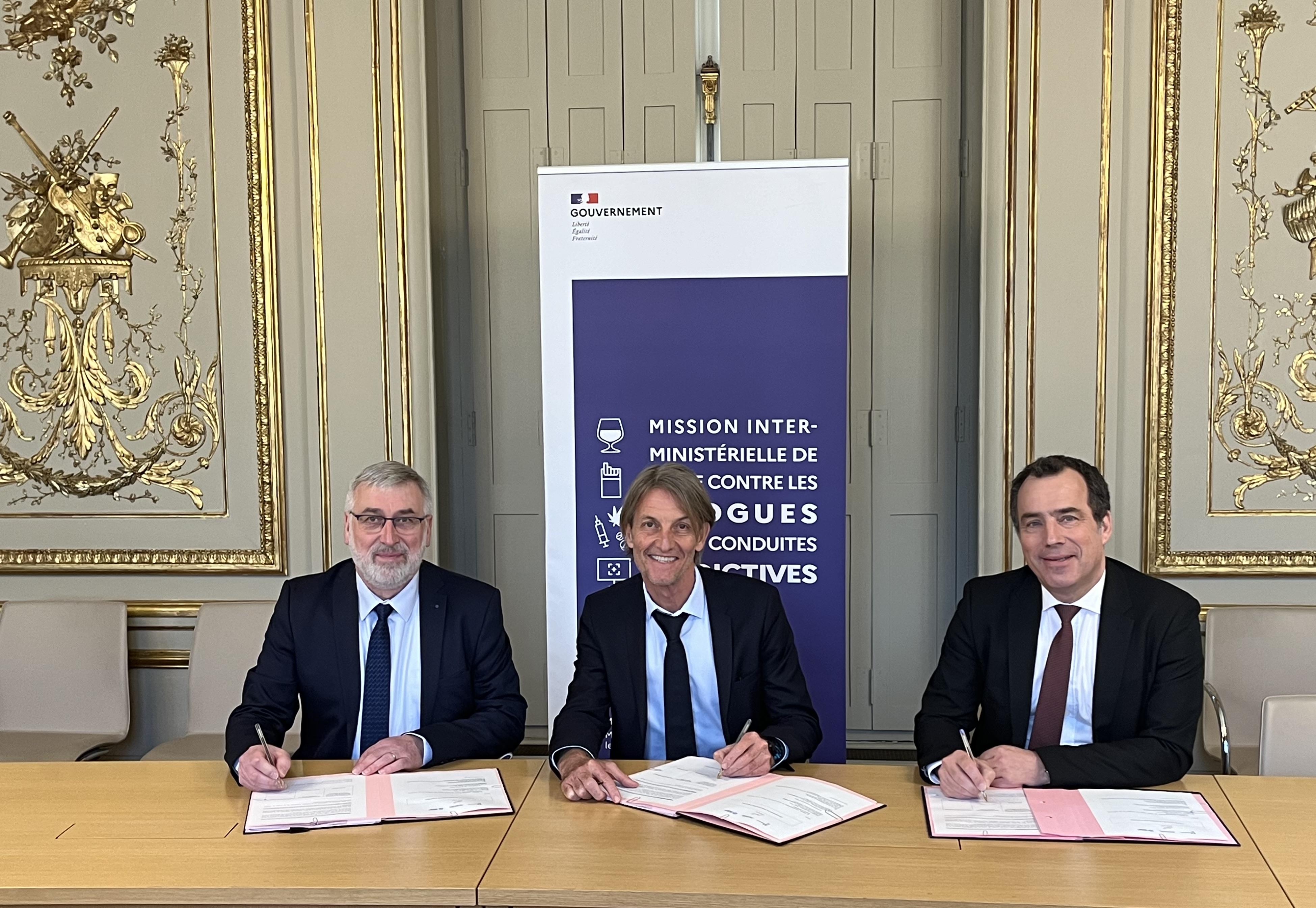 Signatures officielles avec la CGE, l'EPF et la MILDECA