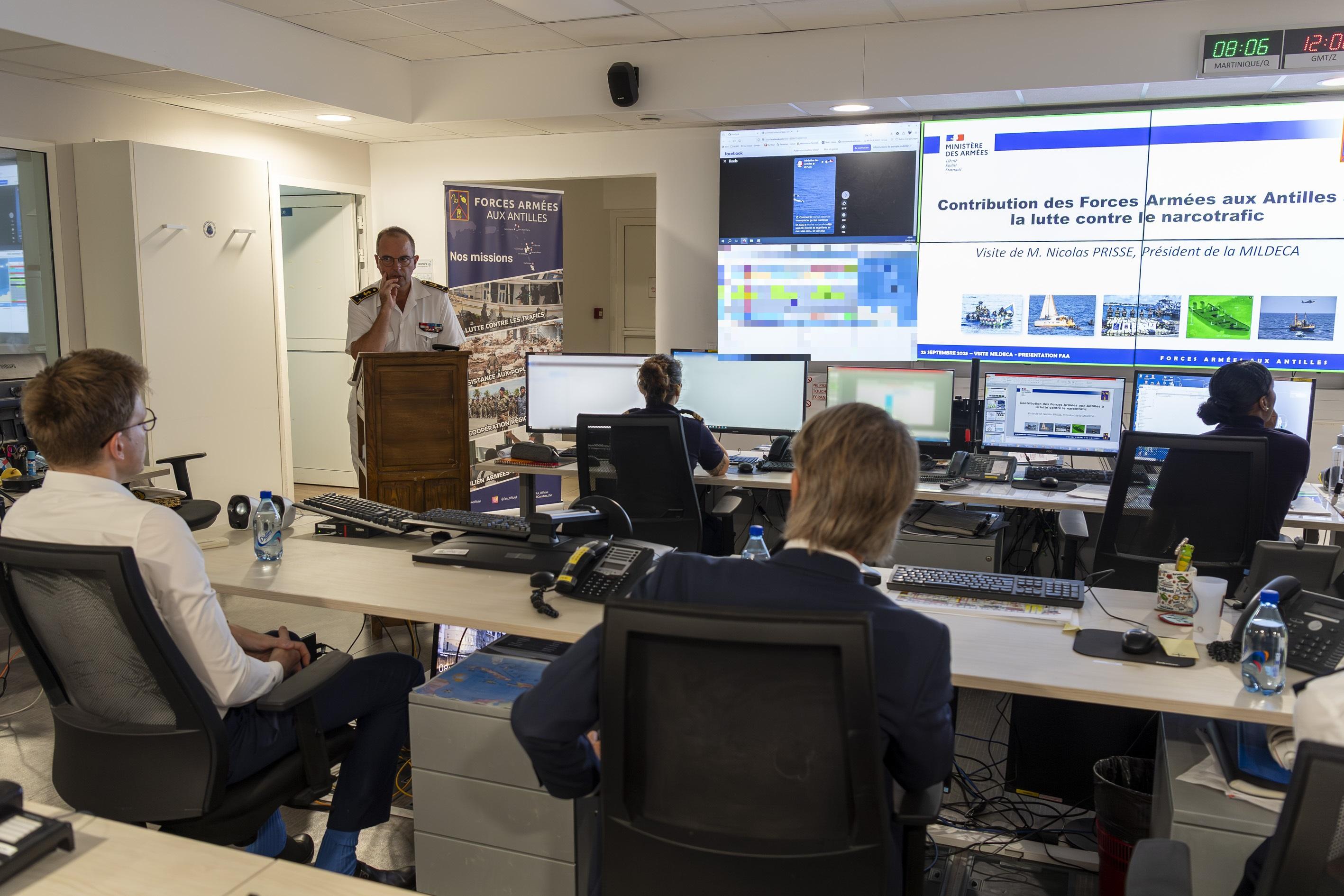 Déplacement Martinique - visite du Centre opérationnel des forces armées aux Antilles (CENTOPS)